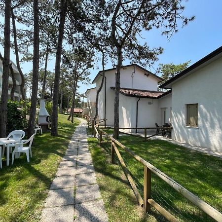 Ville Pinetine Бибионе Экстерьер фото