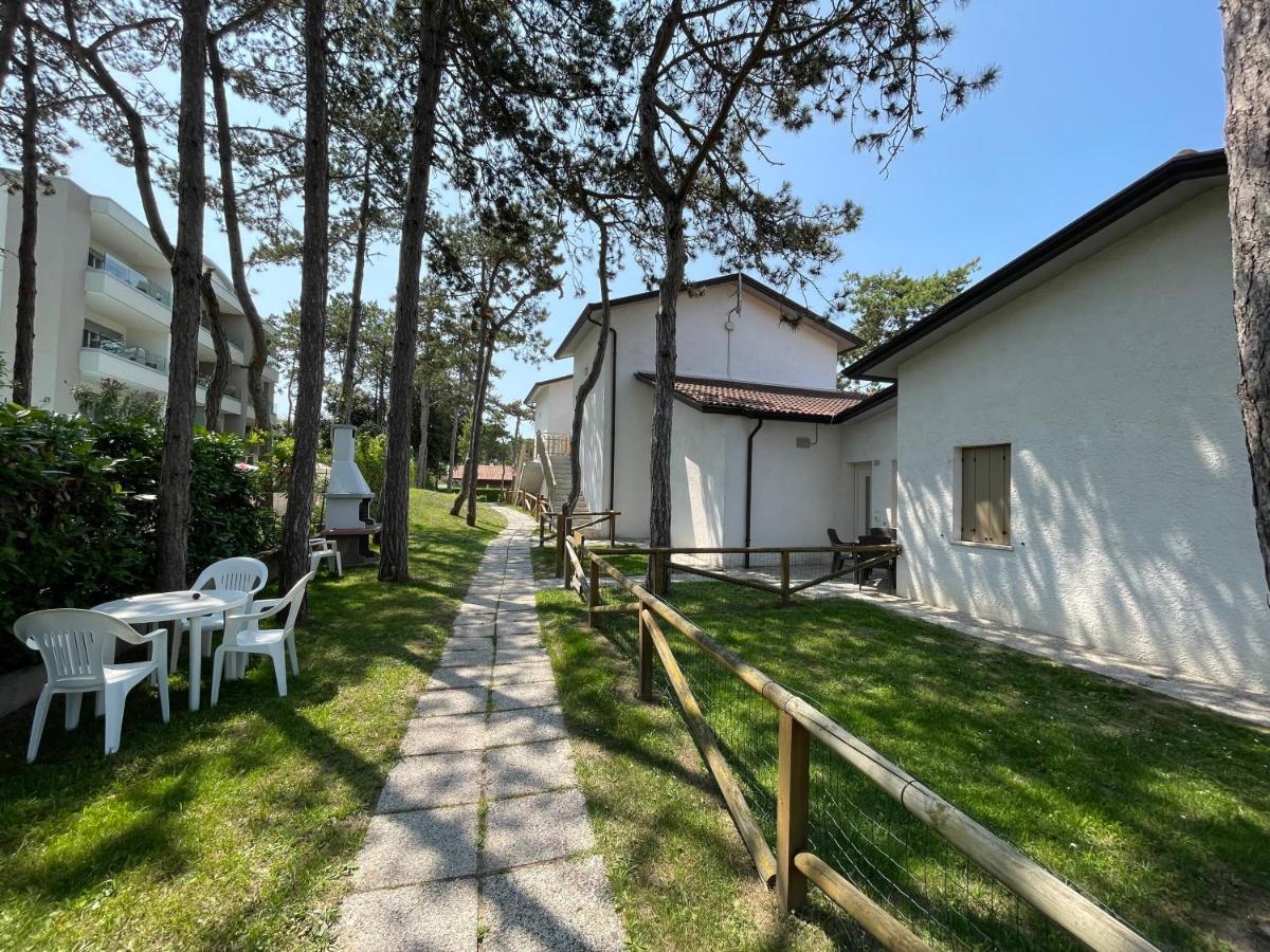 Ville Pinetine Бибионе Экстерьер фото